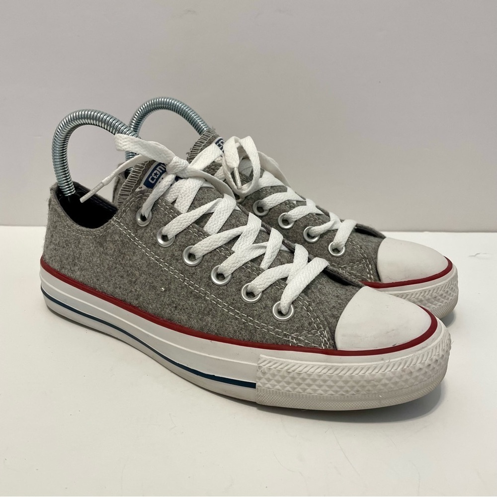 Converse Low Top Sneakers in Gray, White & Red Accent Women’s Size 7